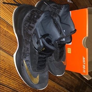 Nike airmax infuriate basketball shoes